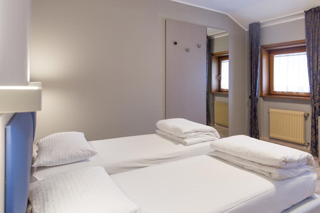 Albergo Montenegro マニアーゴ エクステリア 写真