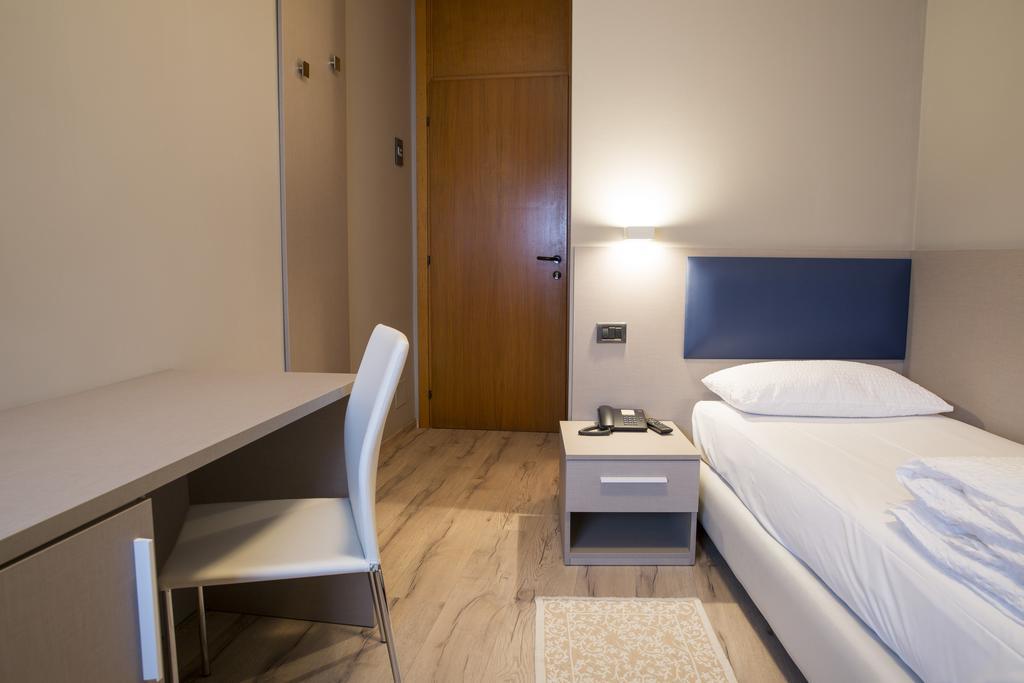 Albergo Montenegro マニアーゴ エクステリア 写真